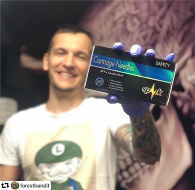 Le tatoueur parle pour Spark