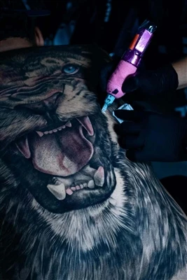 Tatouages ​​en noir et blanc: une tendance intemporelle