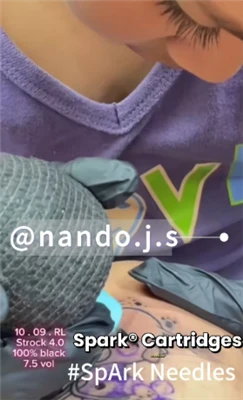Tatouages ​​et enfant fille